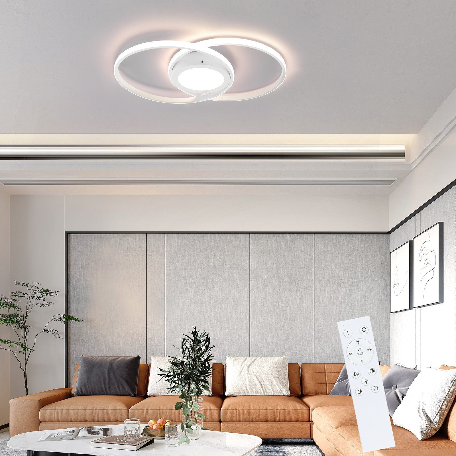 Una sala de estar con una moderna lámpara de techo y un control remoto.