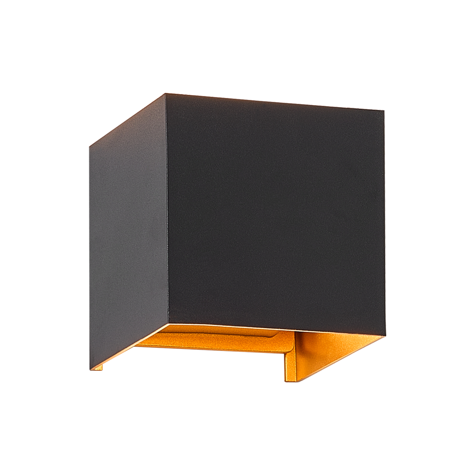 Czarna lampa ścienna w kształcie kostki ze złotym światłem, na białym tle.