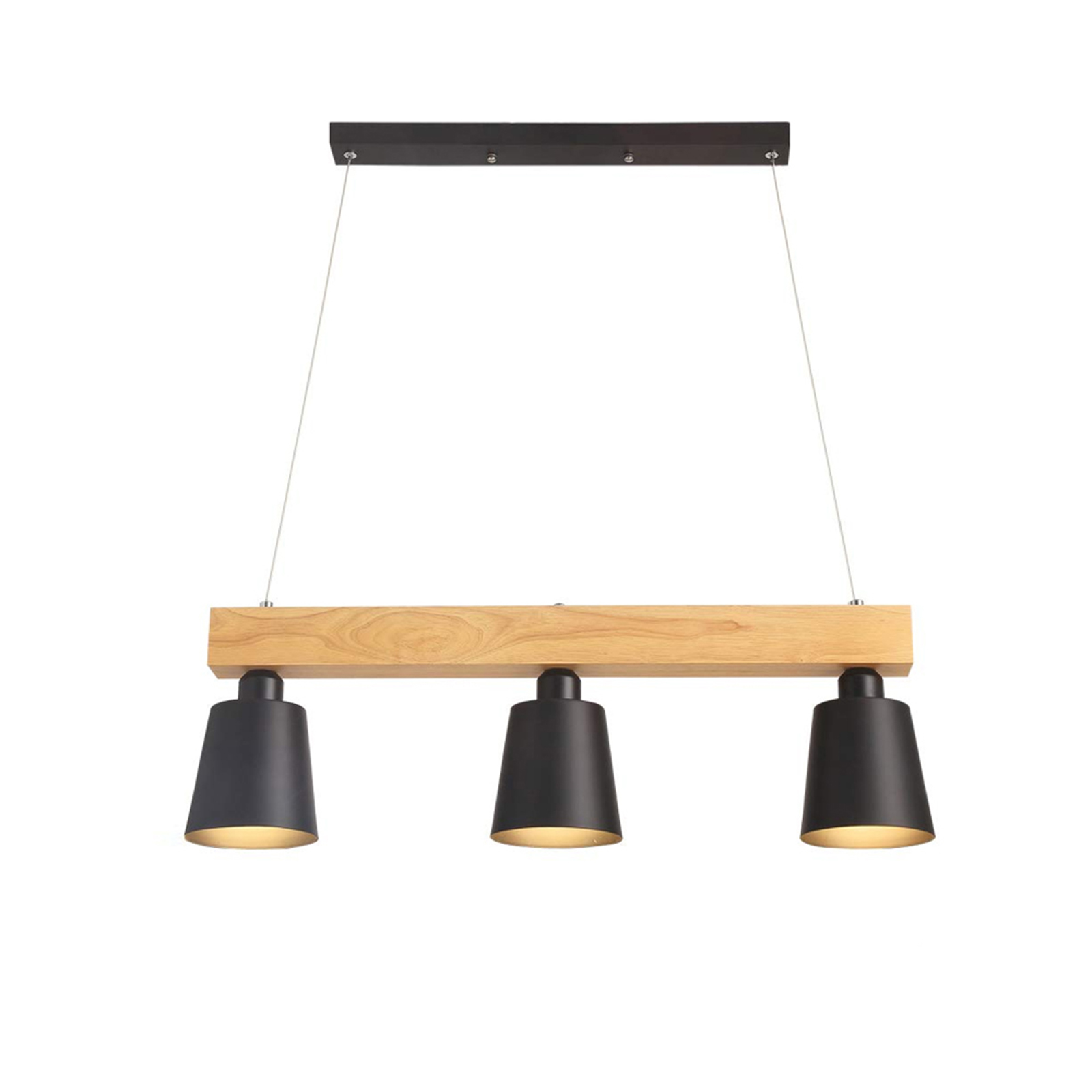 Lampada a sospensione con trave in legno e tre paralumi neri, appesi a fili.