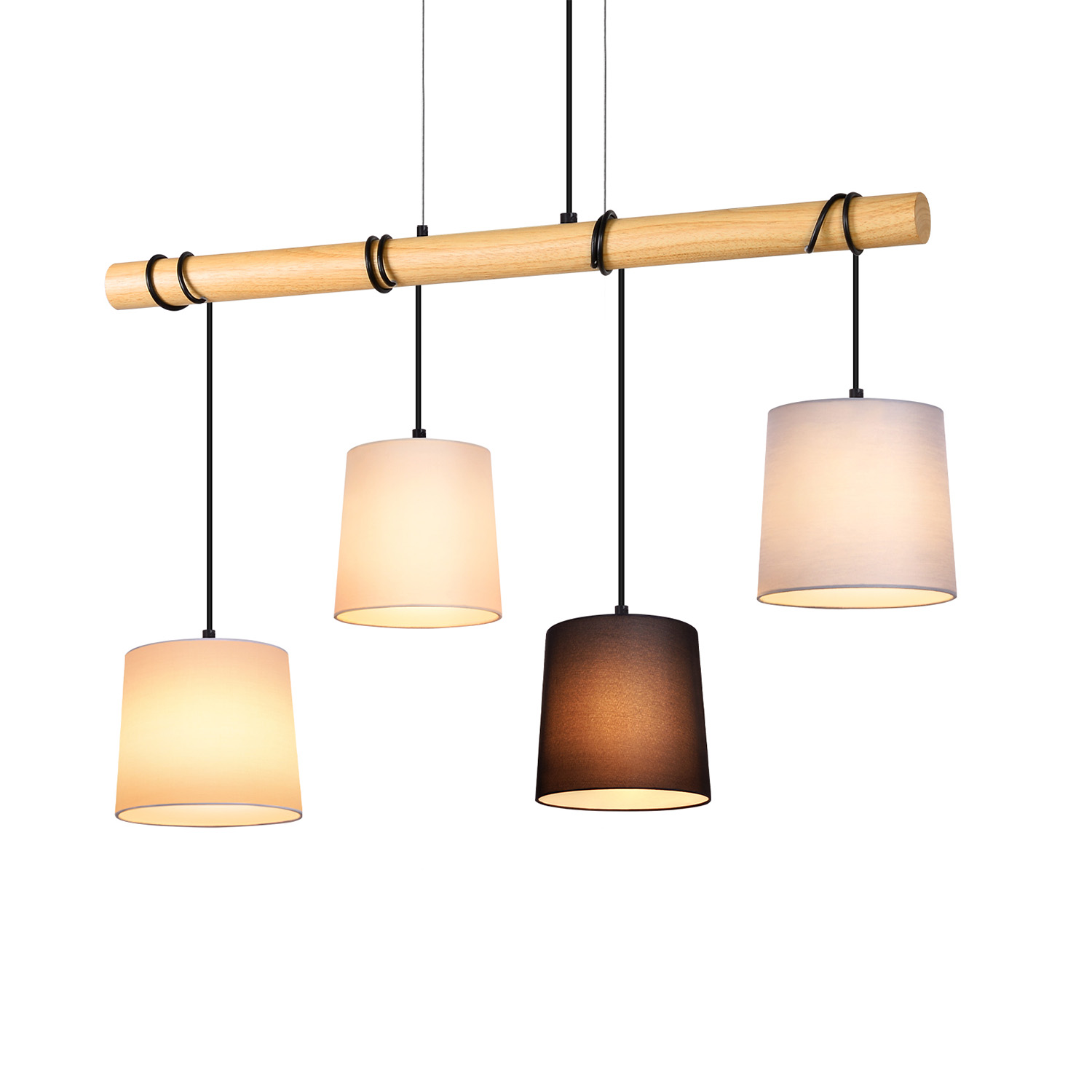 Drewniana belka z czterema wiszącymi abażurami, różne kolory, zawieszone na czarnych sznurach.