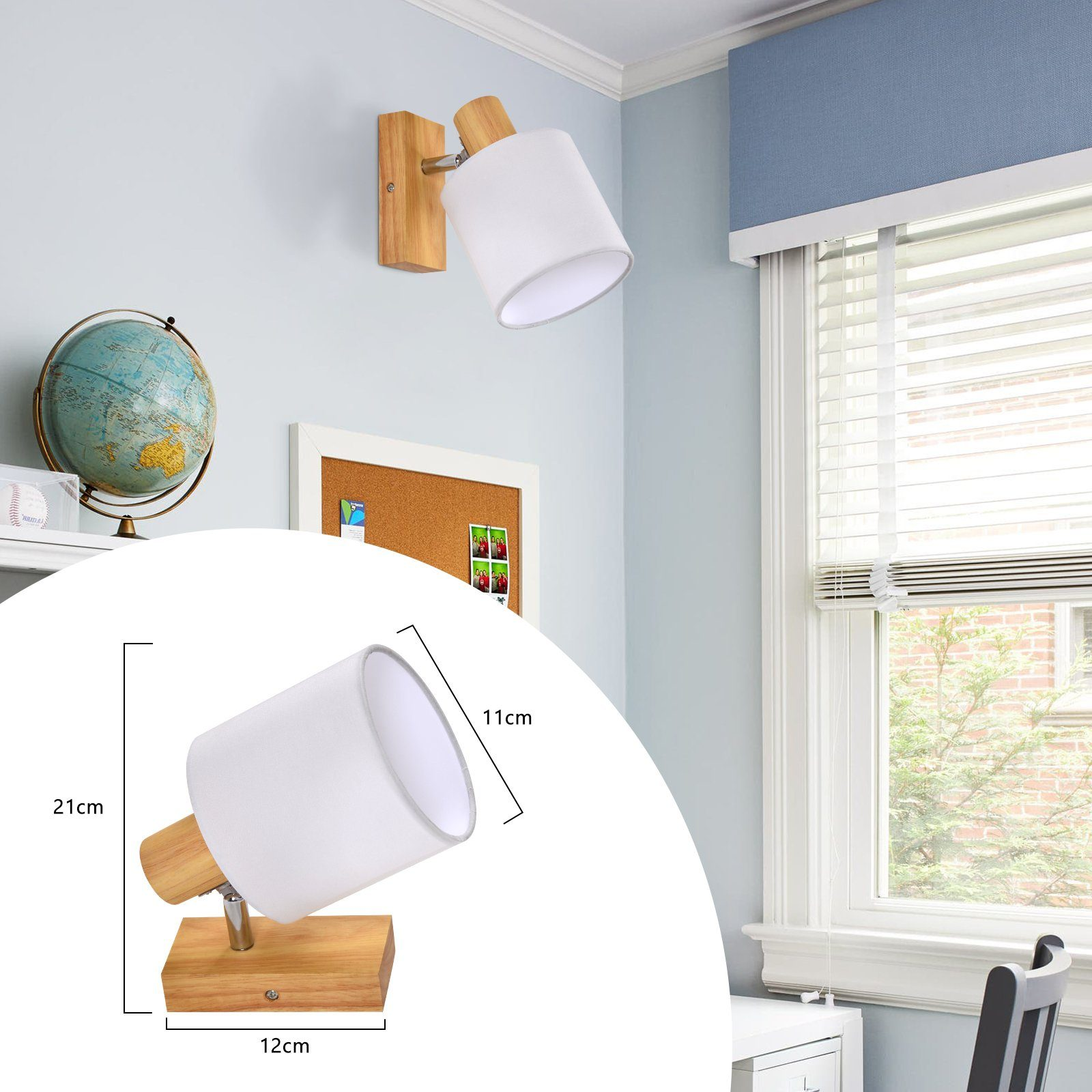 Lampa ścienna z białym abażurem. Jest zamontowana na drewnianej podstawie.