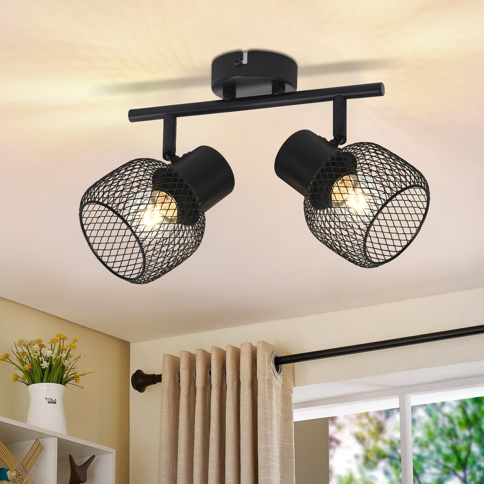 Dwa czarne reflektory z dekoracyjną kratką, na suficie.