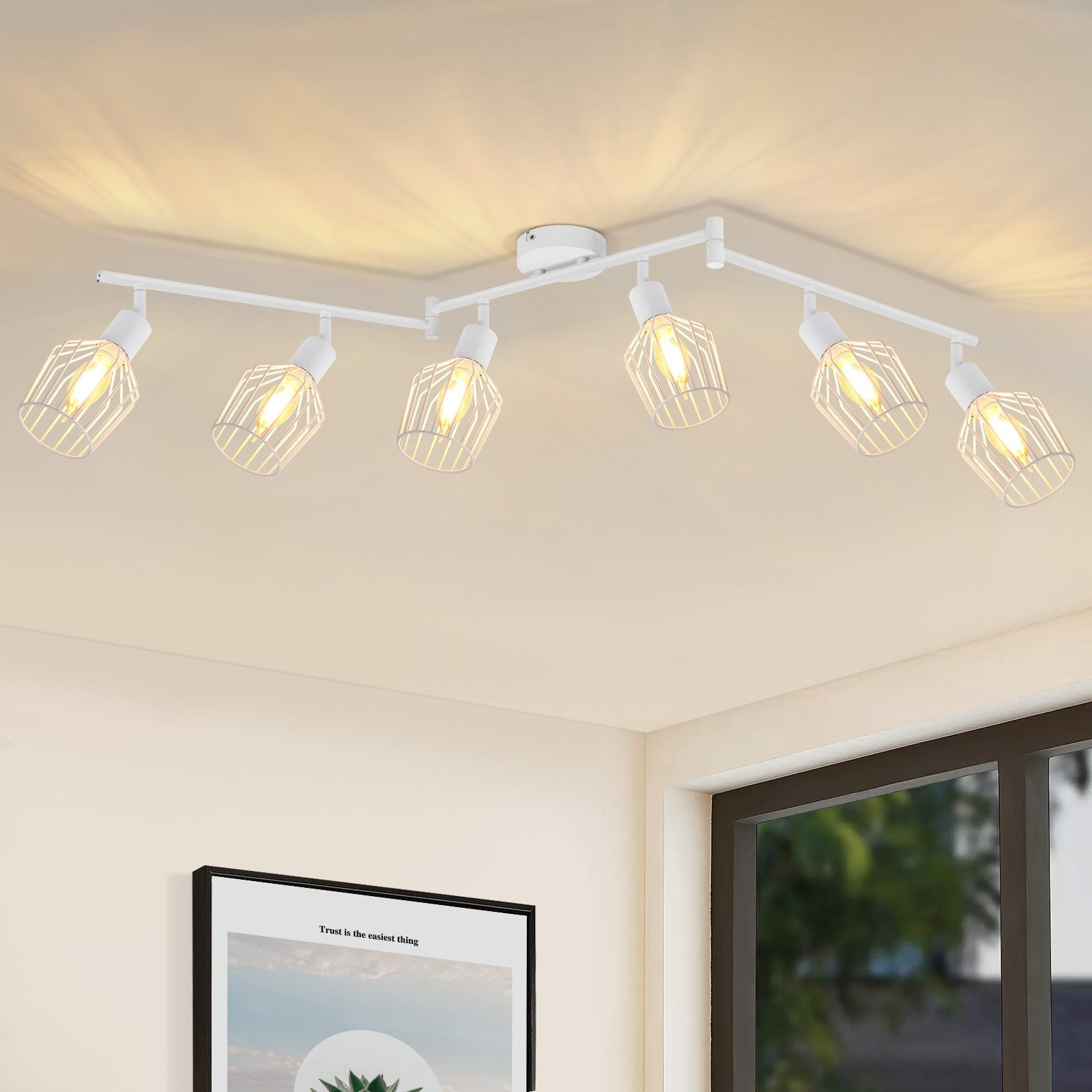 Luci da soffitto bianche con un design a gabbia, installate in una stanza bianca.