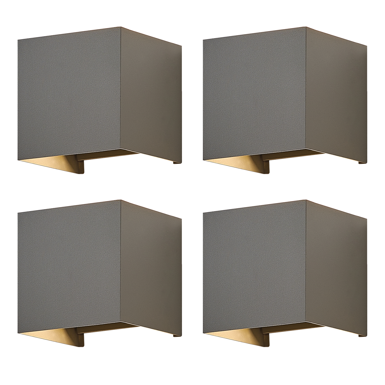 Cztery szare, sześcienne lampy ścienne ze światłem skierowanym w dół.