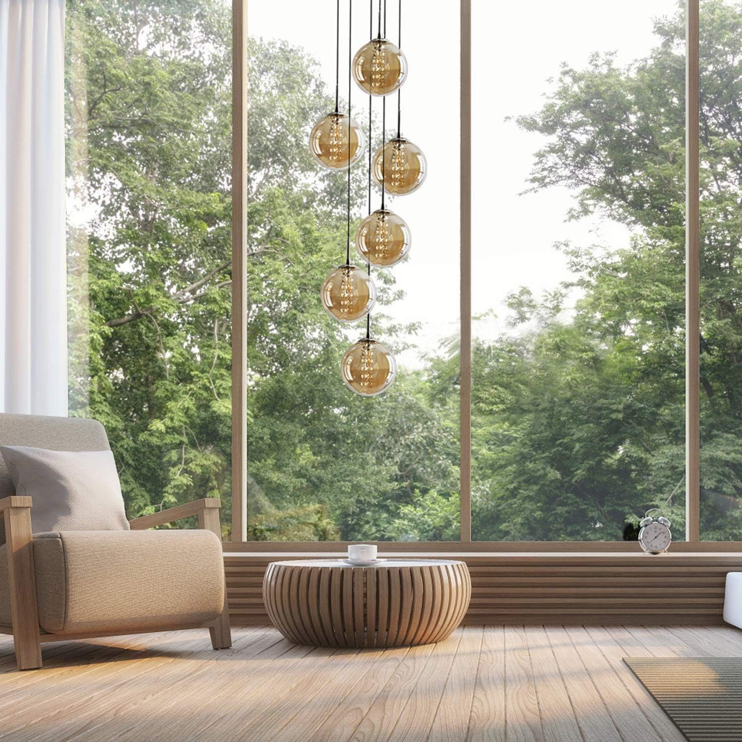 Salon z dużym oknem, stolikiem kawowym i żyrandolem z kulistymi lampami.