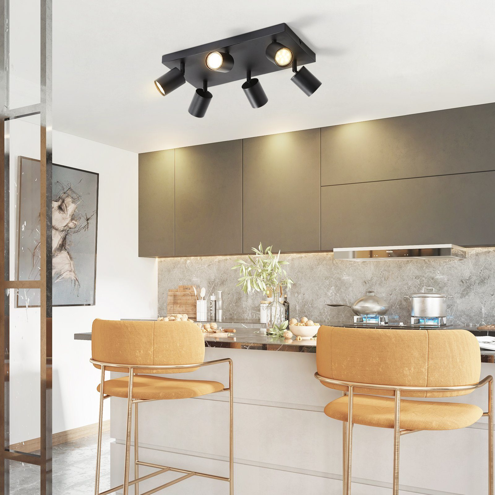 Czarne oświetlenie szynowe z pięcioma reflektorami w nowoczesnej kuchni.