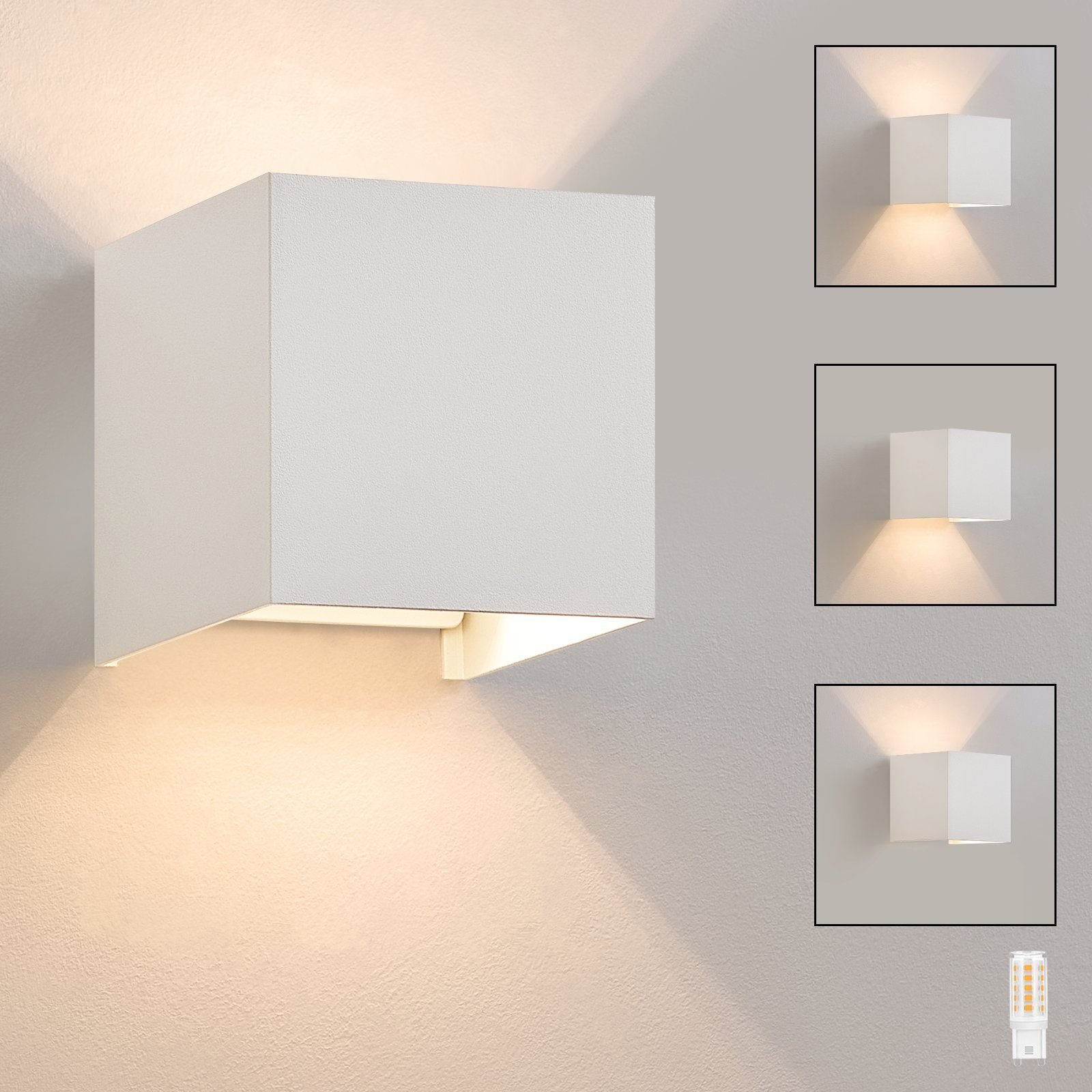 Applique quadrata bianca con tre viste che mostrano diverse uscite di luce. La luce è montata su un muro grigio chiaro.