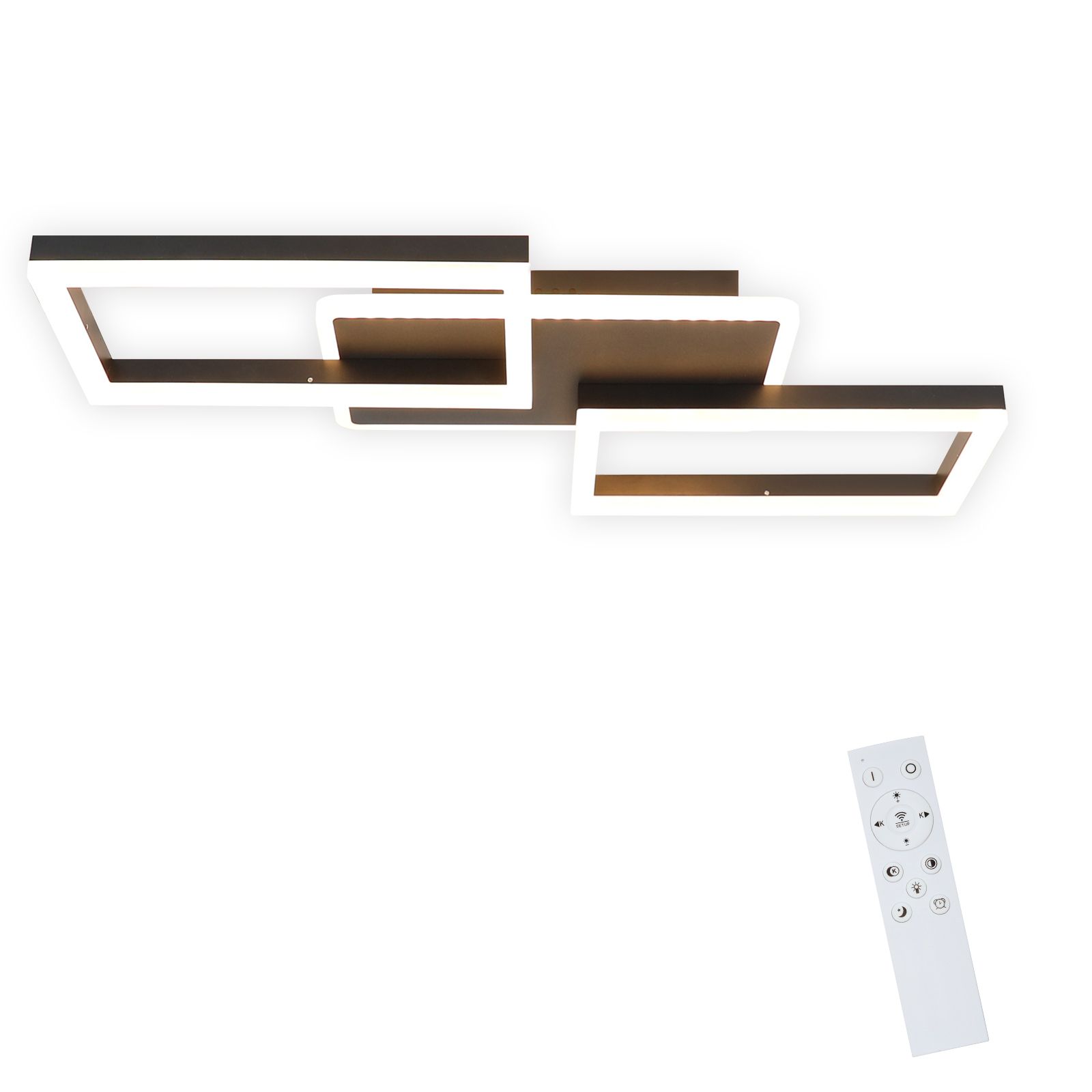 Un moderno apparecchio di illuminazione a soffitto con tre pannelli luminosi rettangolari. Un telecomando è sotto. Sfondo bianco.