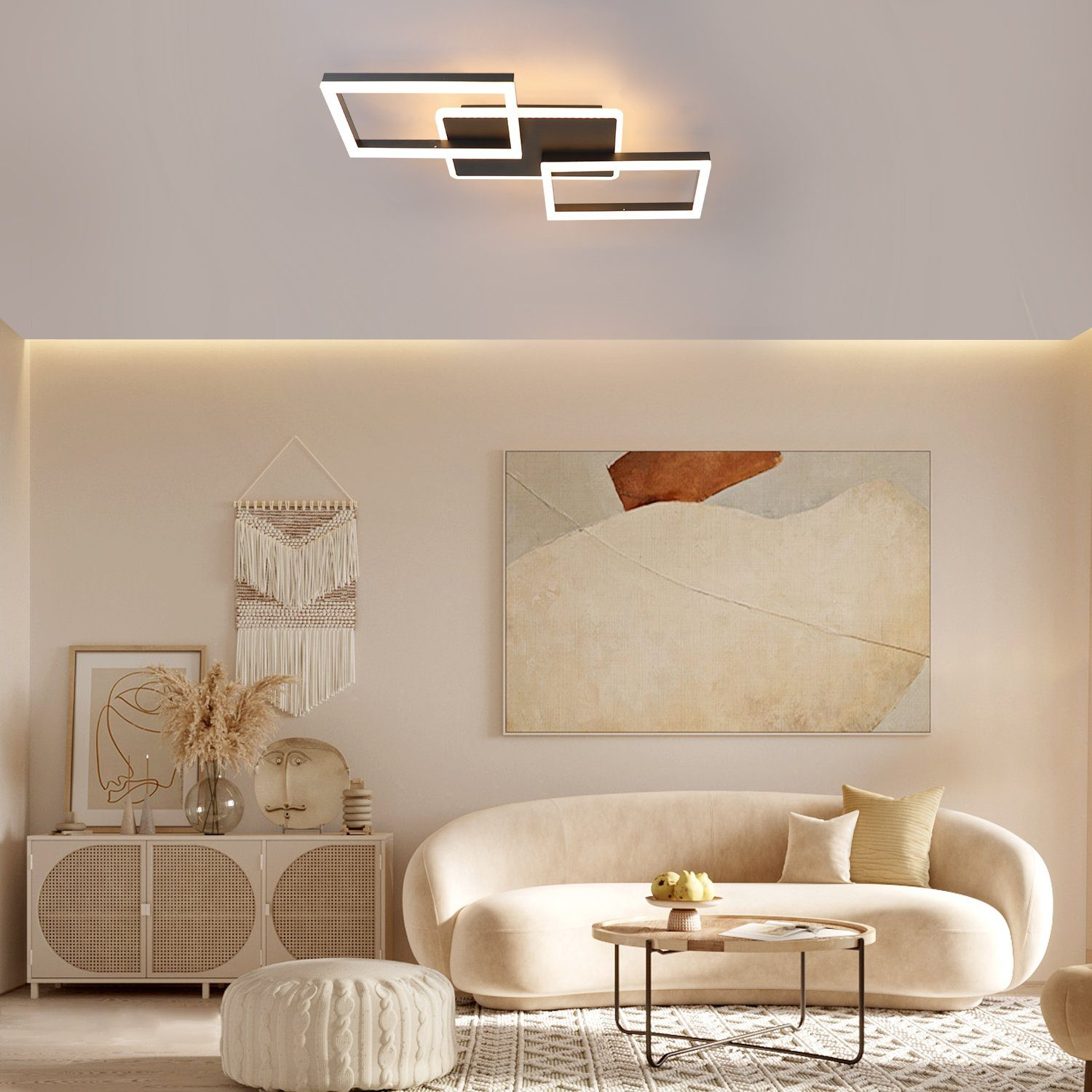 Un soggiorno con un divano, un tappeto, un tavolino e una moderna lampada da soffitto.