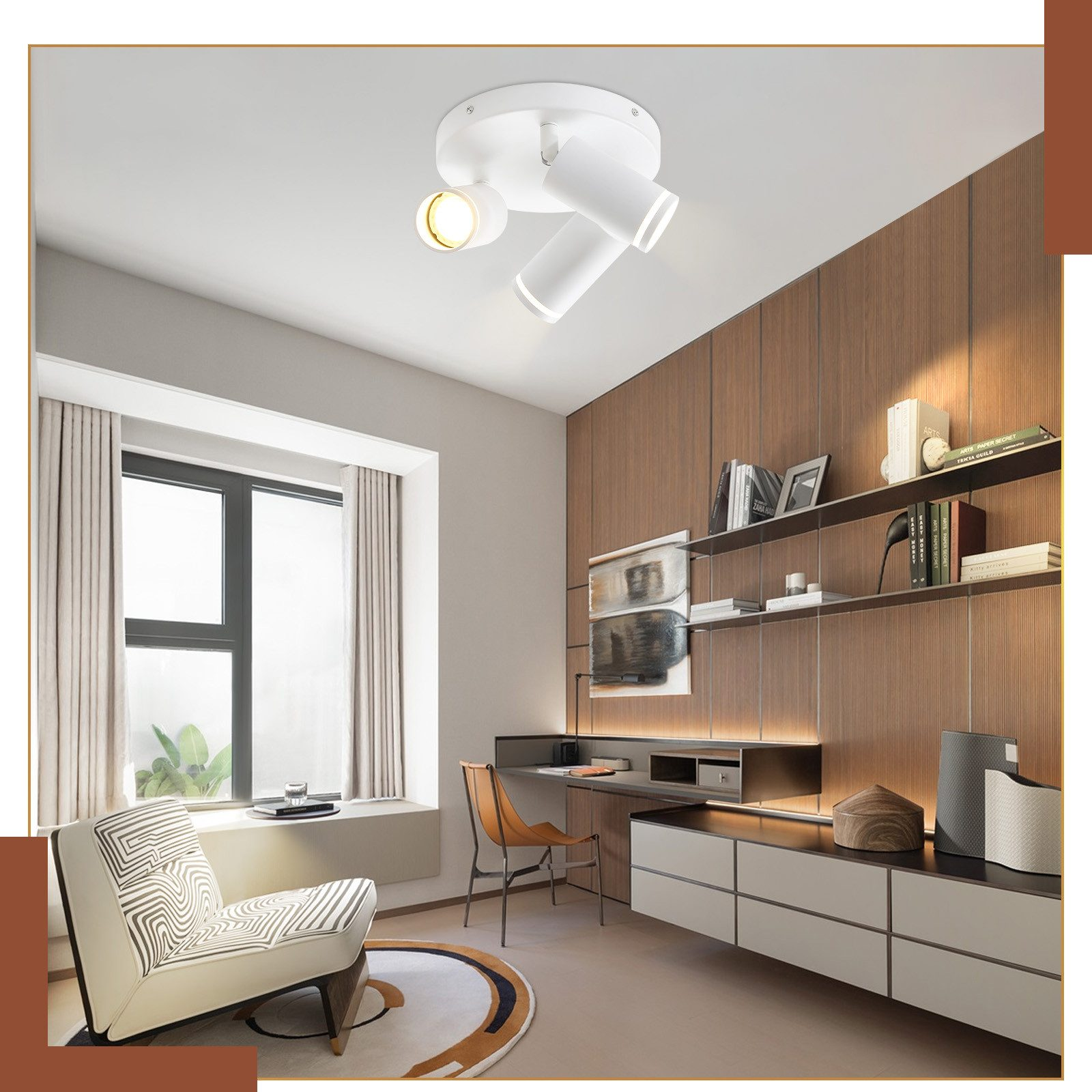 Tre faretti bianchi su un soffitto bianco, che illuminano un moderno spazio ufficio.