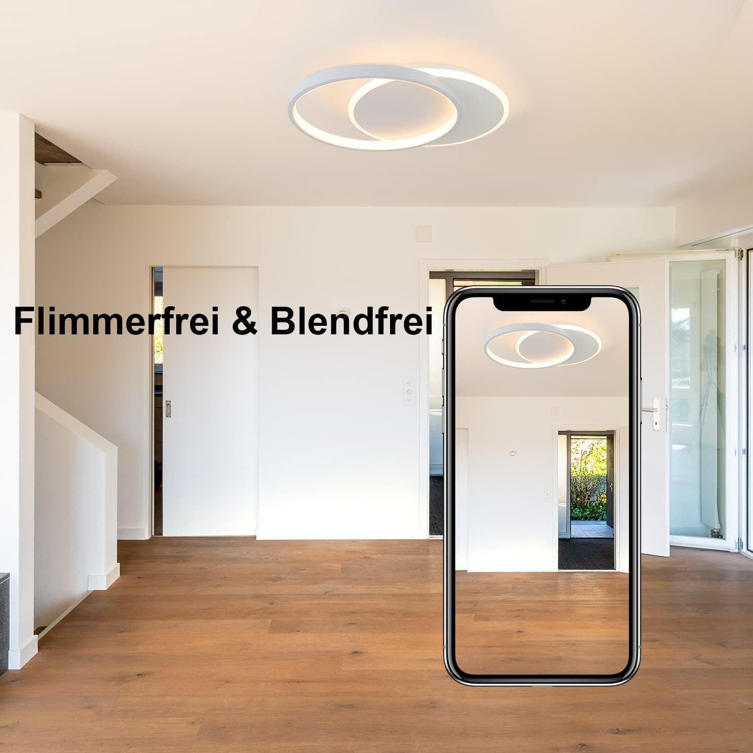 Una moderna plafoniera si riflette sullo schermo di un telefono, con pavimento in legno e pareti bianche.