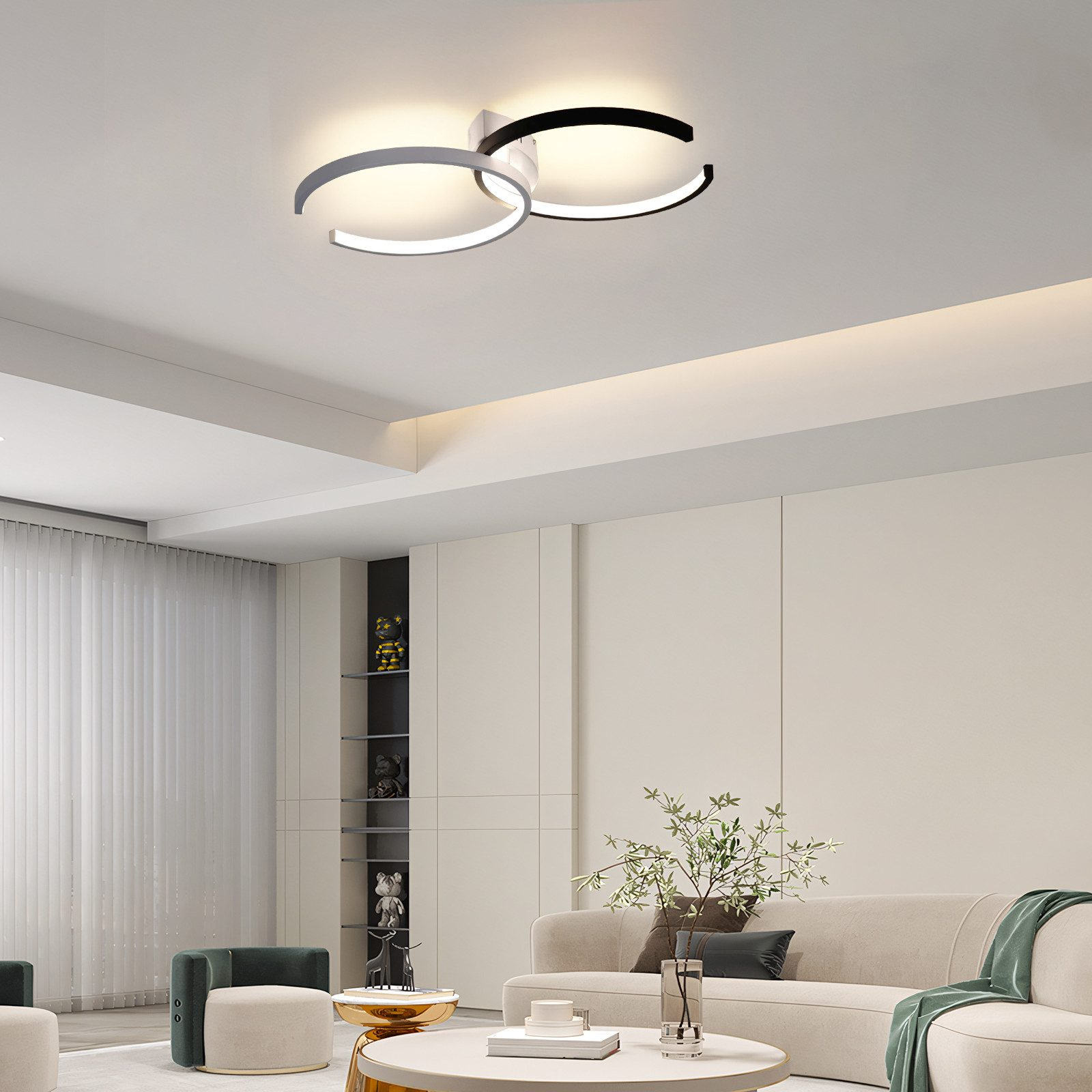 Ein modernes Wohnzimmer mit beigem Sofa, weißer Decke und Deckenleuchte mit Ringdesign.