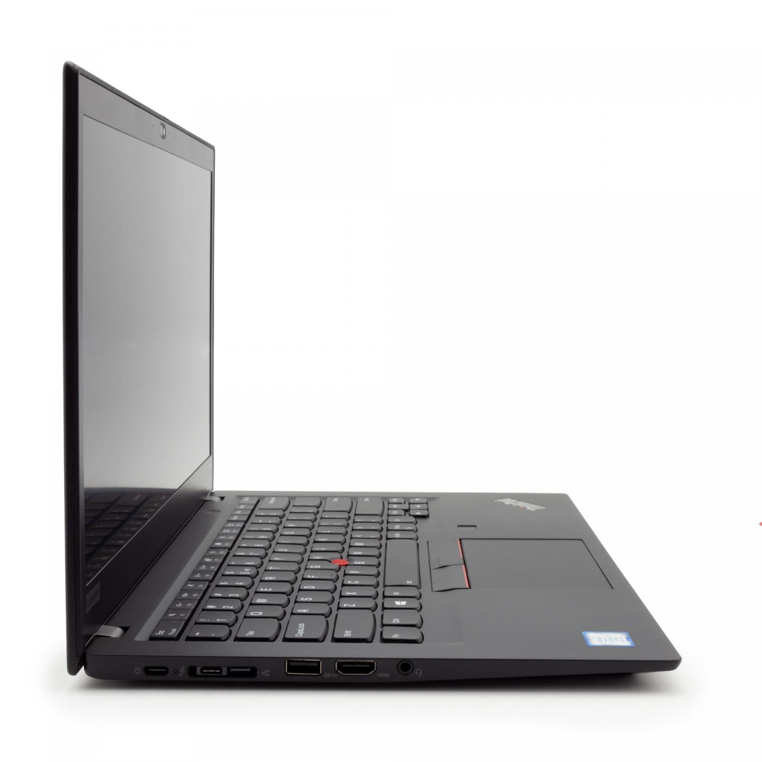 Schwarzer Laptop auf weißem Hintergrund. Geöffnete, abgewinkelte Ansicht eines Laptops. Tastatur und Bildschirm sichtbar.