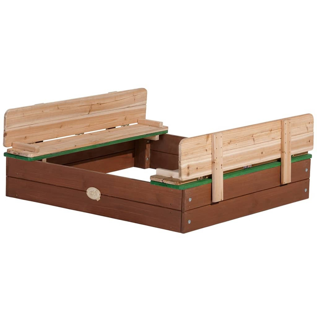 Ein hölzerner Sandkasten mit Bänken. Der Sandkasten ist braun mit grünen Zierleisten und befindet sich im Freien.