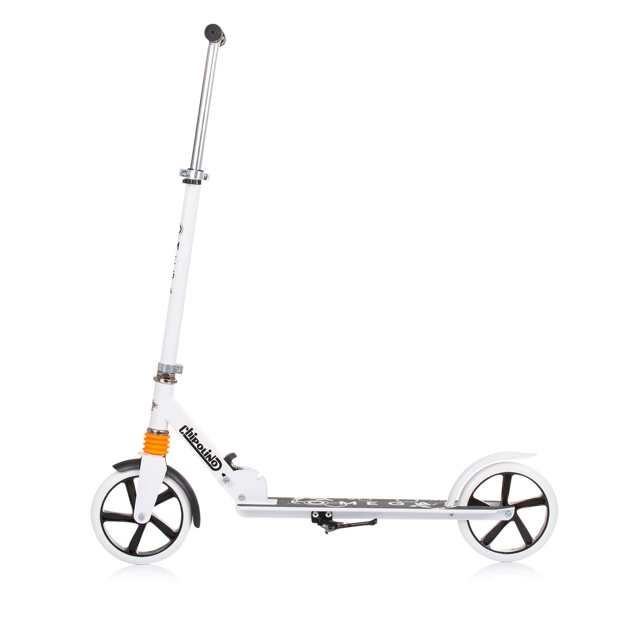 Scooter blanco con ruedas negras sobre fondo blanco.