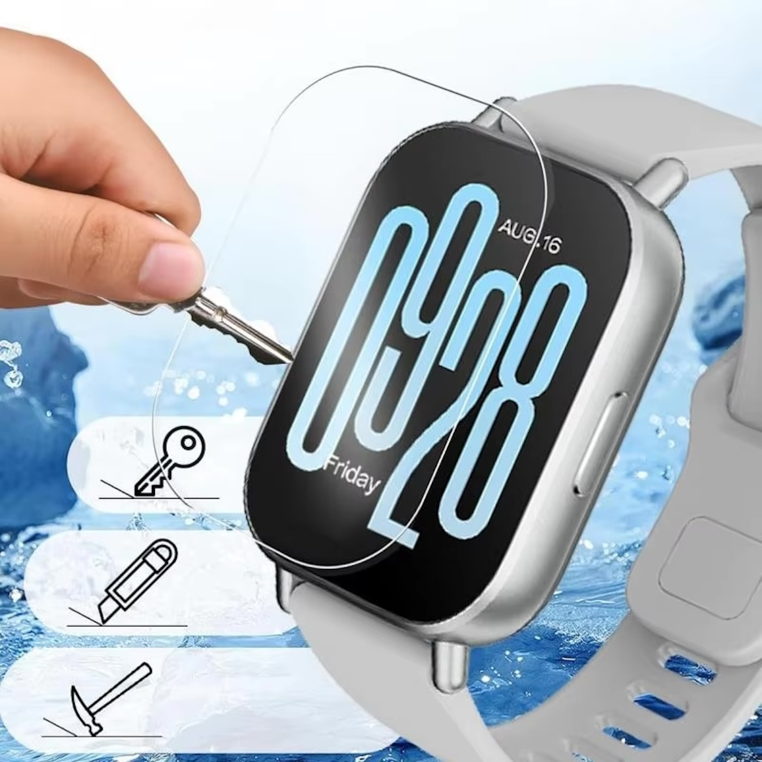 Die Hand einer Person bringt eine Displayschutzfolie auf einer Smartwatch an. Die Uhr zeigt die Zeit und hat ein weißes Armband.