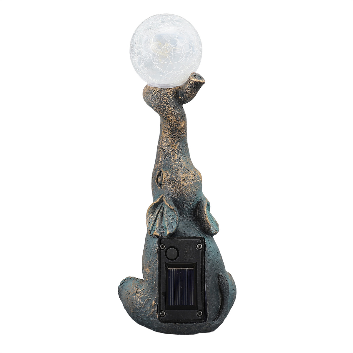 Ein bronzefarbenes Elefanten-Gartenornament, das eine Kugel aus zerbrochenem Glas hält.