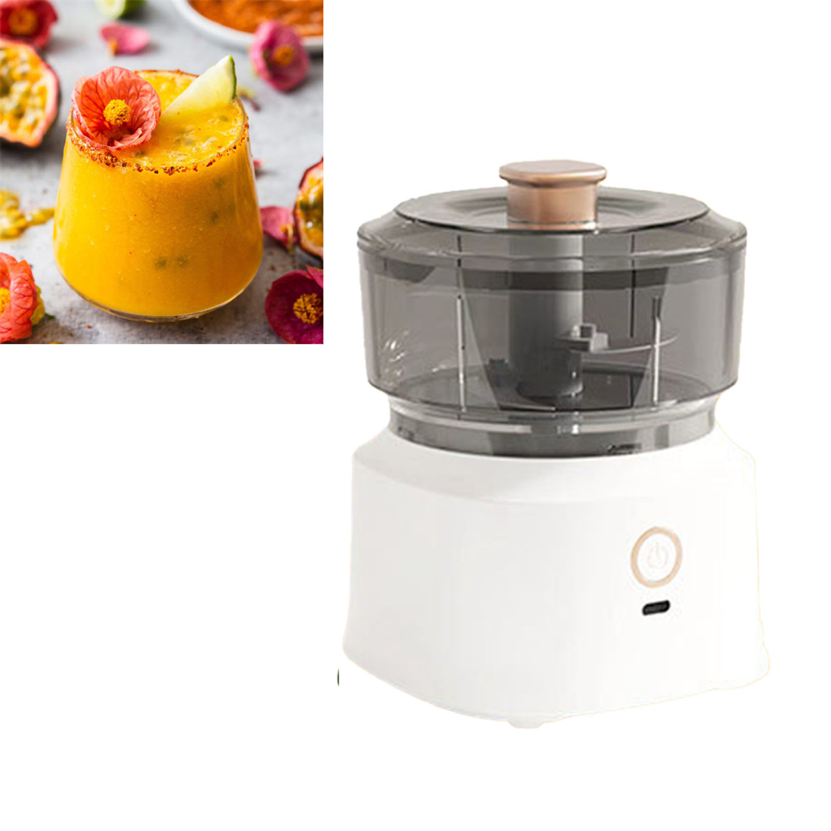 Ein Smoothie und ein kleiner weißer Küchenroboter auf weißem Grund.