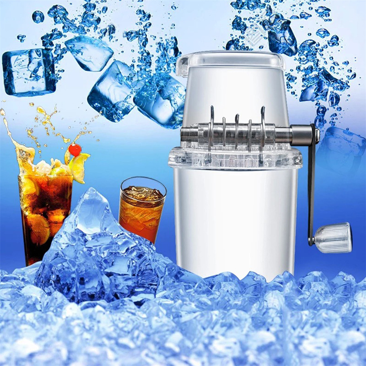 Eisrasierer mit Eiswürfeln, zwei Getränken und Eis. Blauer Hintergrund.
