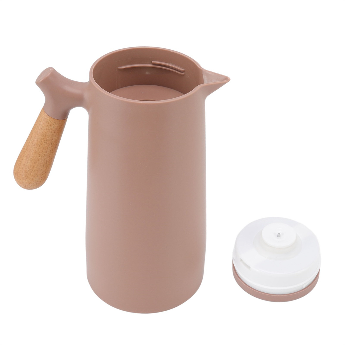 Ein hellbrauner Krug mit Holzgriff und einem weißen Deckel daneben.
