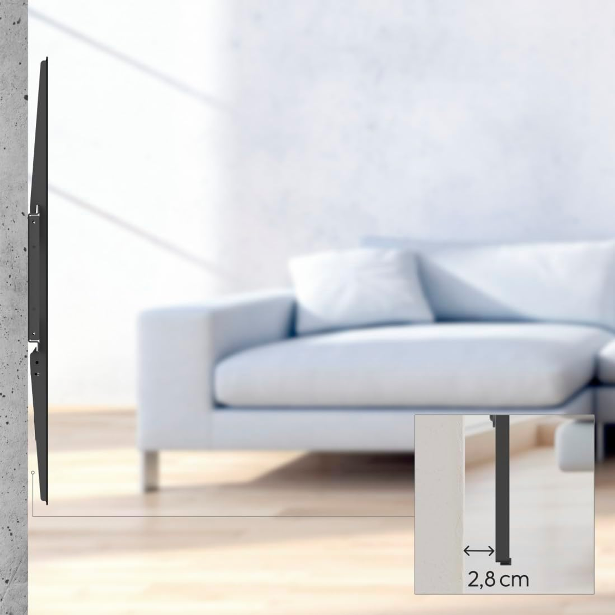 TV montata a parete. Il supporto è mostrato in dettaglio, con 2,8 cm di distanza dal muro.