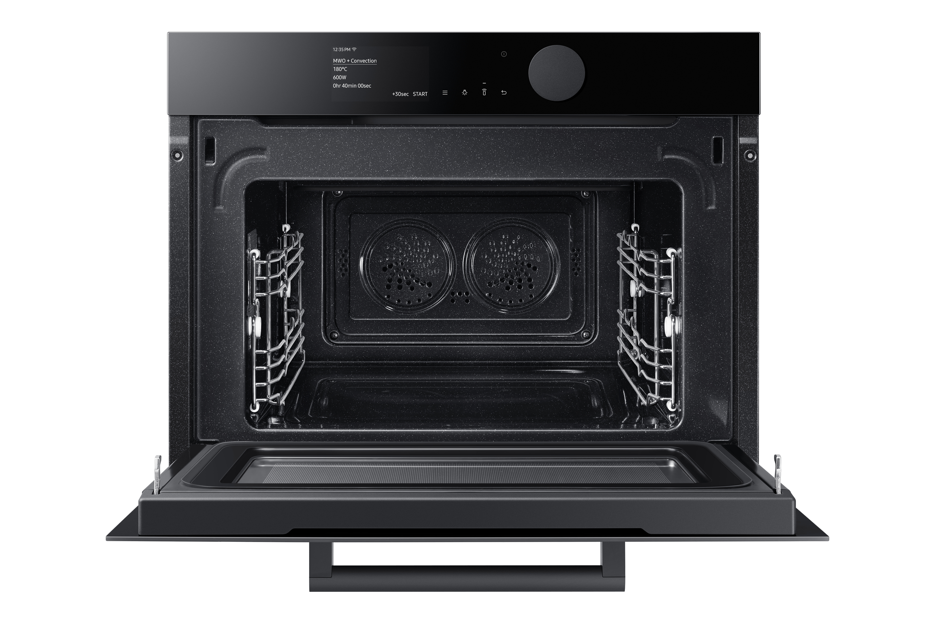 Un forno nero aperto con display e maniglia. L'interno ha griglie e un vassoio.