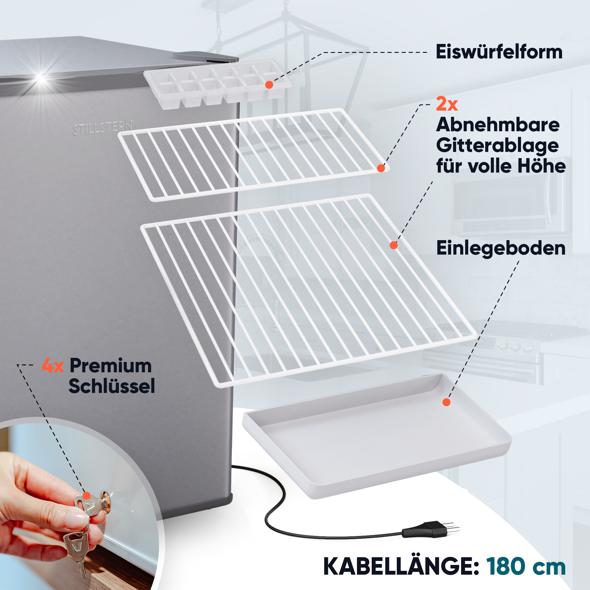 Ein silberner Kühlschrank mit weißen Regalen, einem Eiswürfelbehälter und offener Tür.