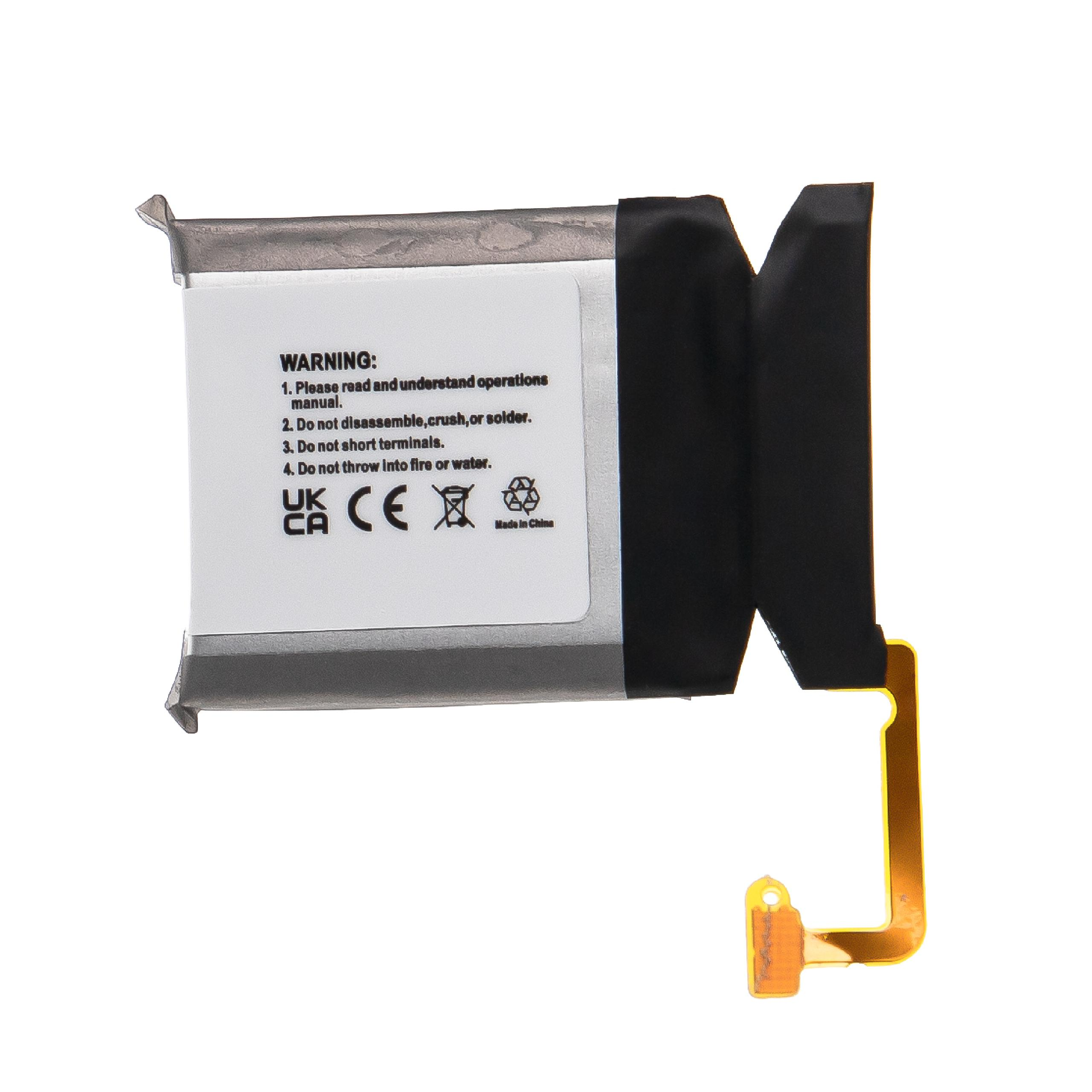 Batterie mit weißem Etikett und Warnhinweis. Schwarze und gelbe Drähte sind verbunden.