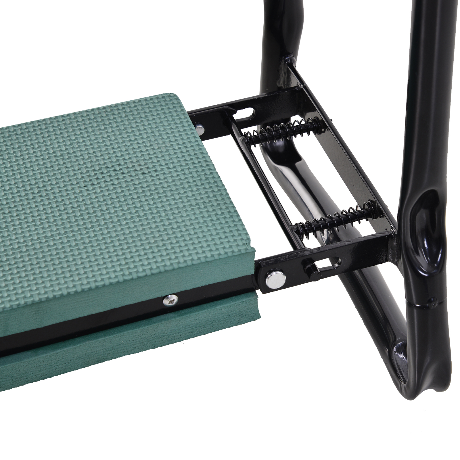 Primo piano di un cuscinetto per inginocchiarsi verde su un telaio in metallo nero. Il telaio ha gambe curve.