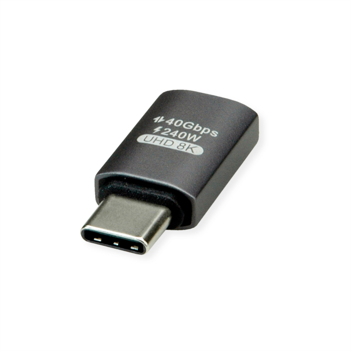 Un petit adaptateur USB-C gris foncé avec du texte. Il est isolé sur fond blanc.