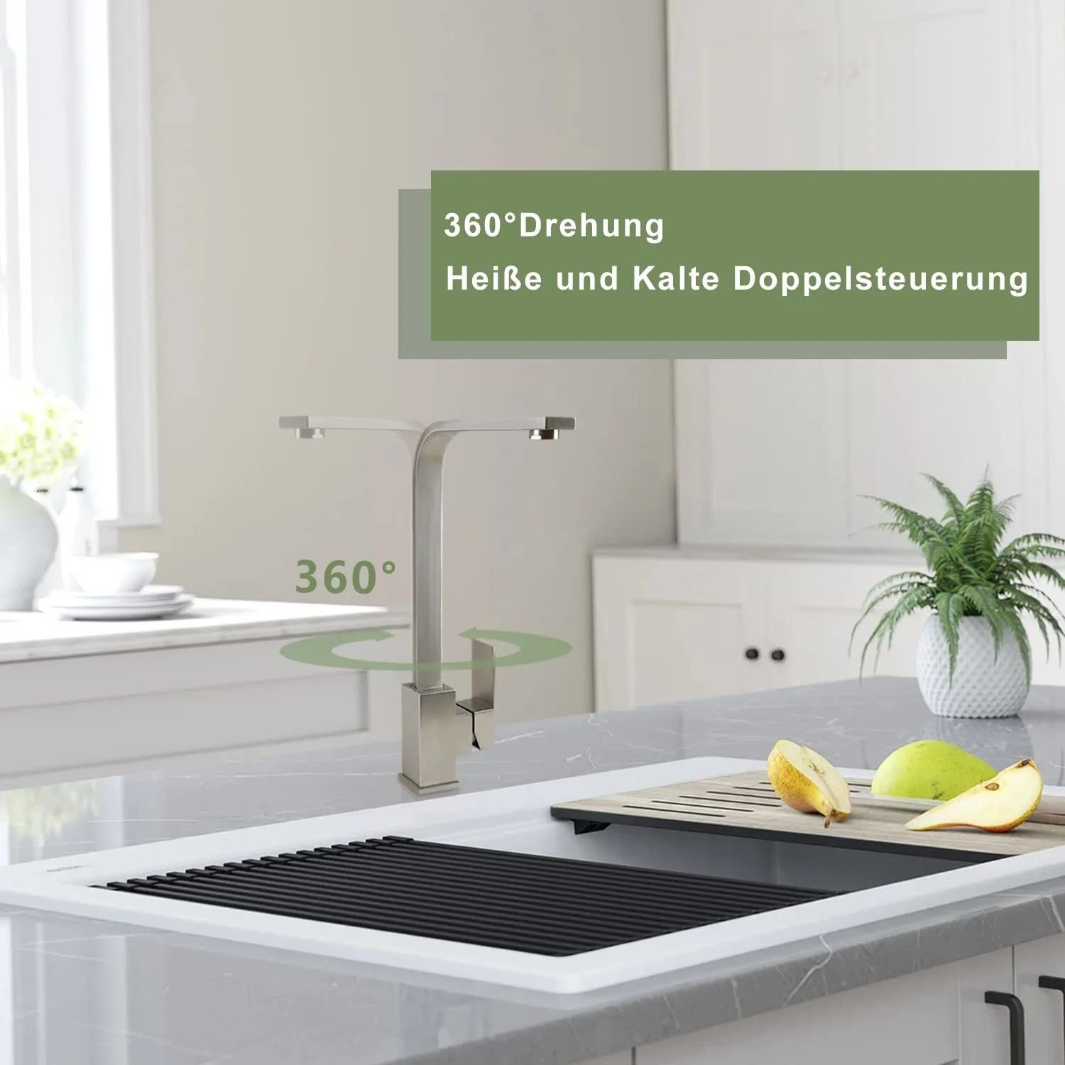 Eine silberne Armatur über einem weißen Waschbecken mit einem schwarzen Gestell.