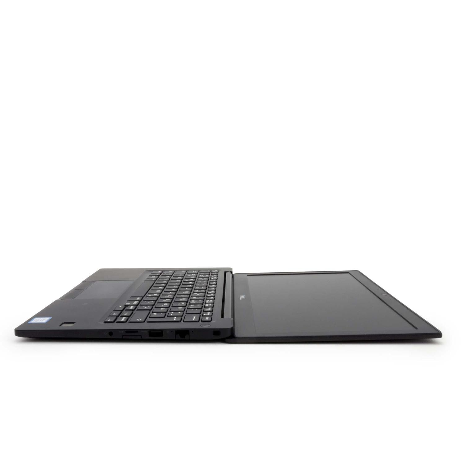 Schwarzer Laptop offen auf weißem Hintergrund. Der Bildschirm zeigt nach oben, die Tastatur sichtbar.