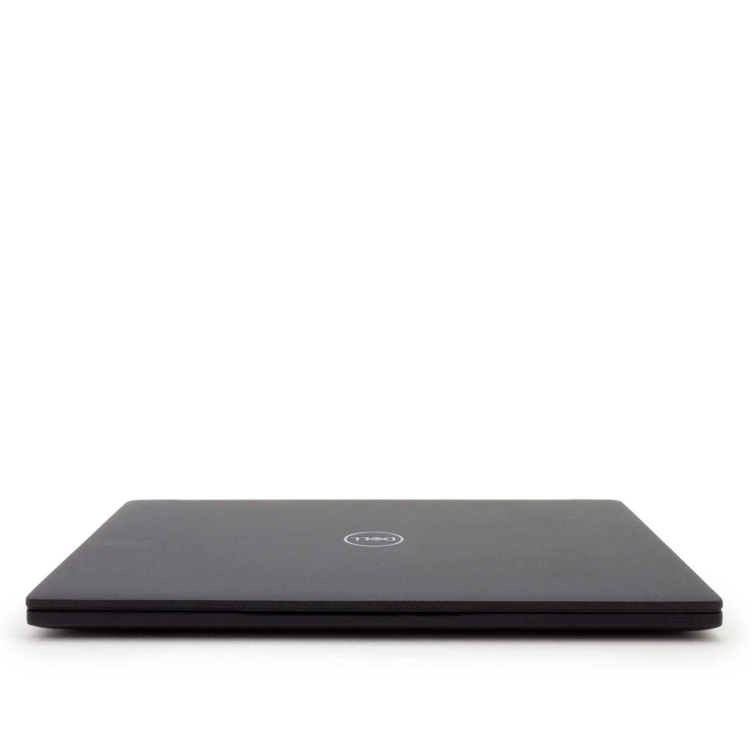 Ein geschlossener schwarzer Laptop mit mittig platziertem Dell-Logo, vor schlichtem weißem Hintergrund.