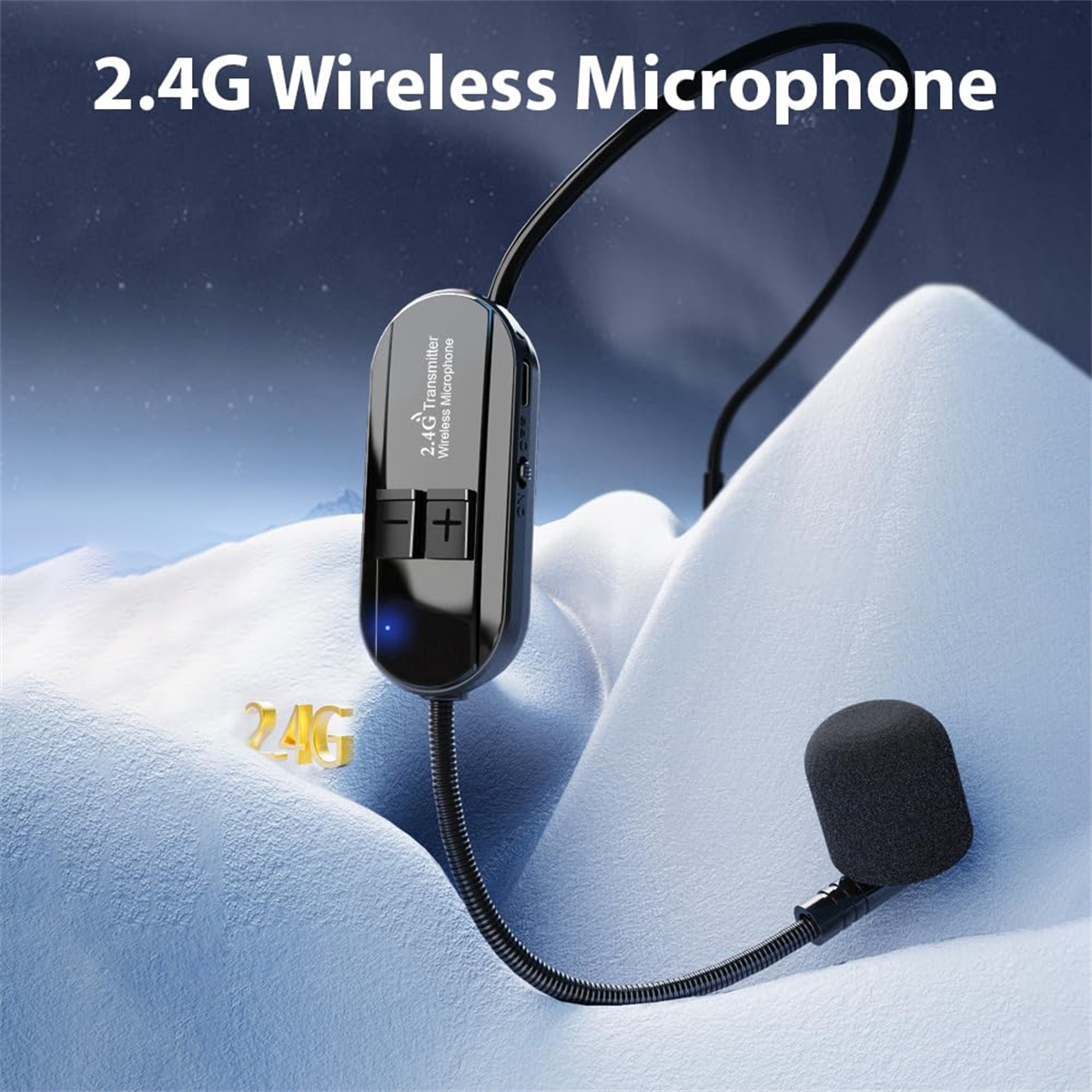 Schwarzes 2,4G-Funkmikrofon-Headset mit schwarzem Sender und Schaummikrofon vor verschneitem Hintergrund.
