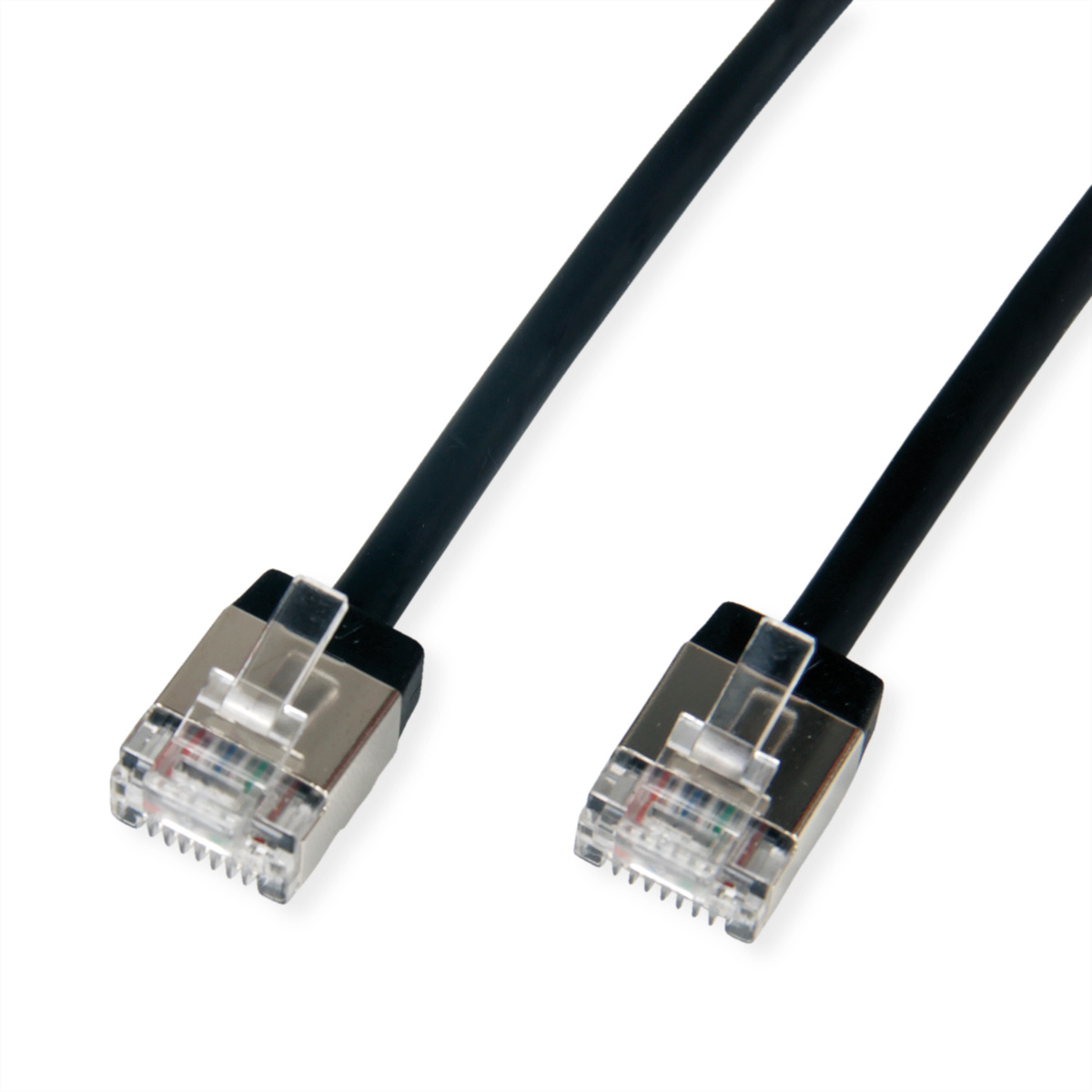 Deux câbles Ethernet noirs avec connecteurs argentés, sur fond blanc.