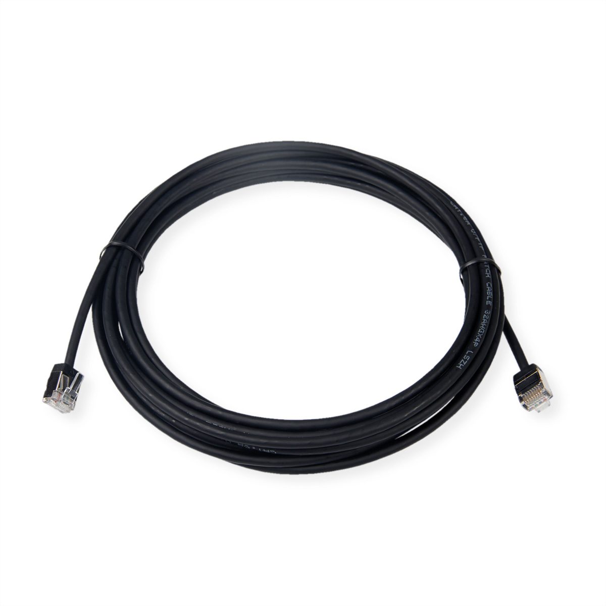Câble réseau noir enroulé. Deux connecteurs RJ45 à chaque extrémité. Fond blanc.