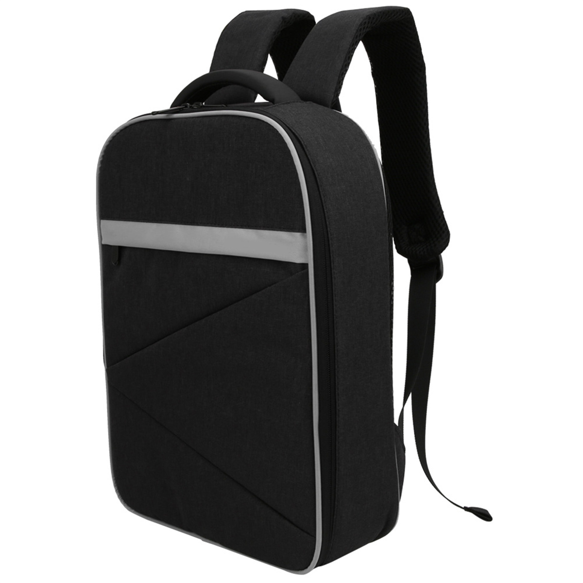 Schwarzer Rucksack mit grauem Reflexstreifen.