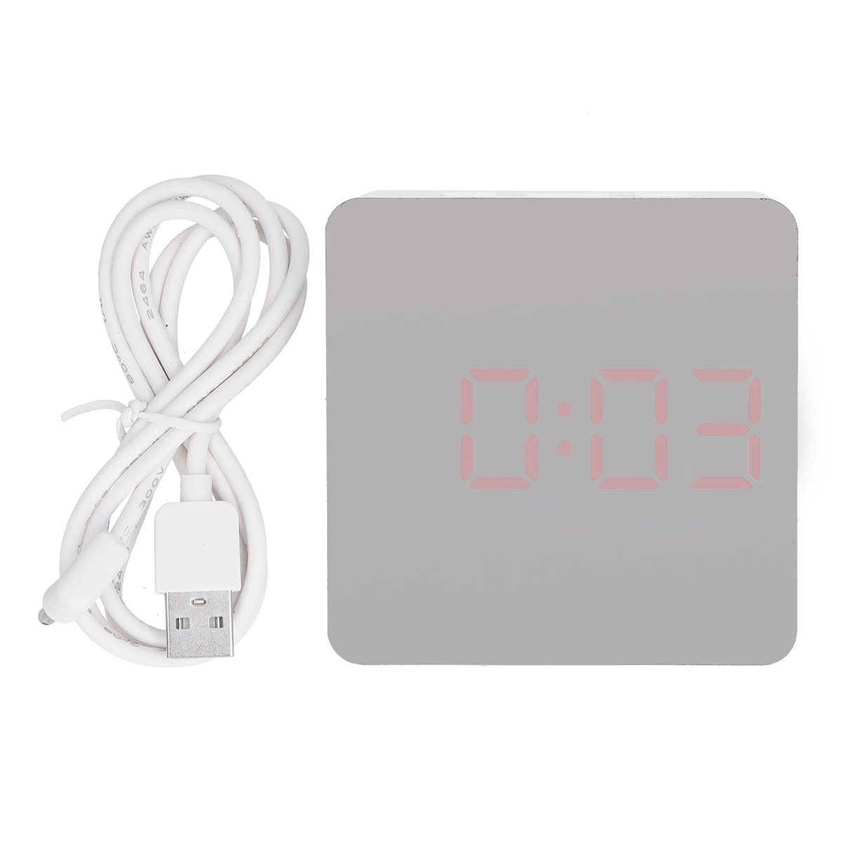 Eine verspiegelte Digitaluhr mit der Anzeige 0:03. Daneben liegt ein weißes USB-Kabel. Der Hintergrund ist weiß.