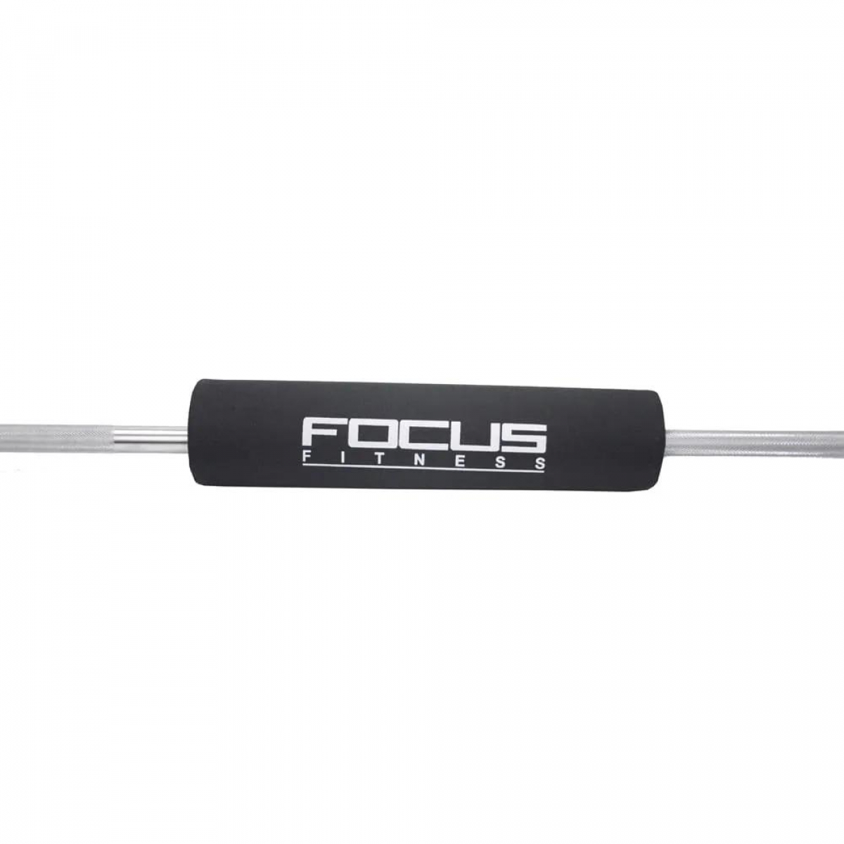 Zwarte foam bar pad met 'FOCUS FITNESS'. Op een zilveren halterstang.