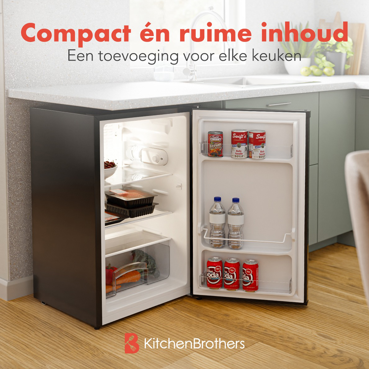 Réfrigérateur noir avec porte ouverte. A l'intérieur, des aliments. Ambiance cuisine avec superposition de texte.