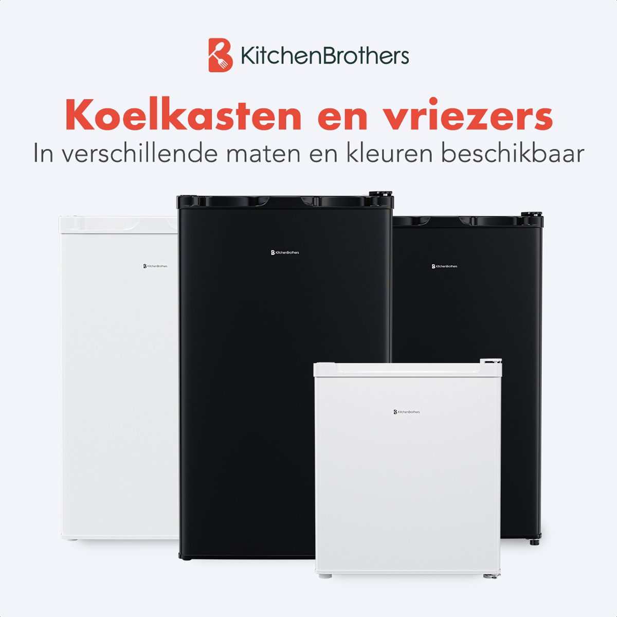 Quatre réfrigérateurs de différentes tailles et couleurs, de KitchenBrothers, sur fond clair.