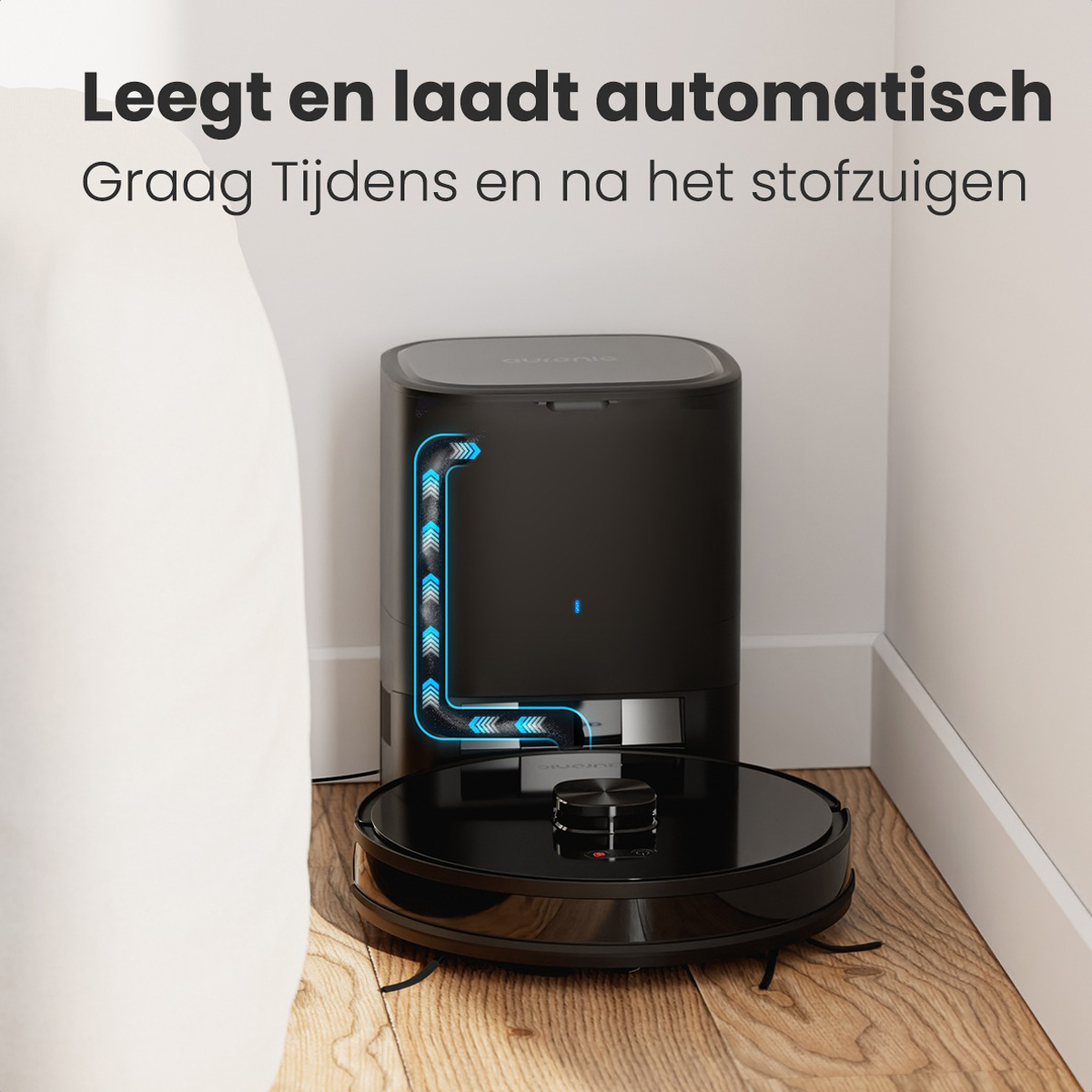 Zwarte robotstofzuiger en zijn oplaadstation, bij een muur.
