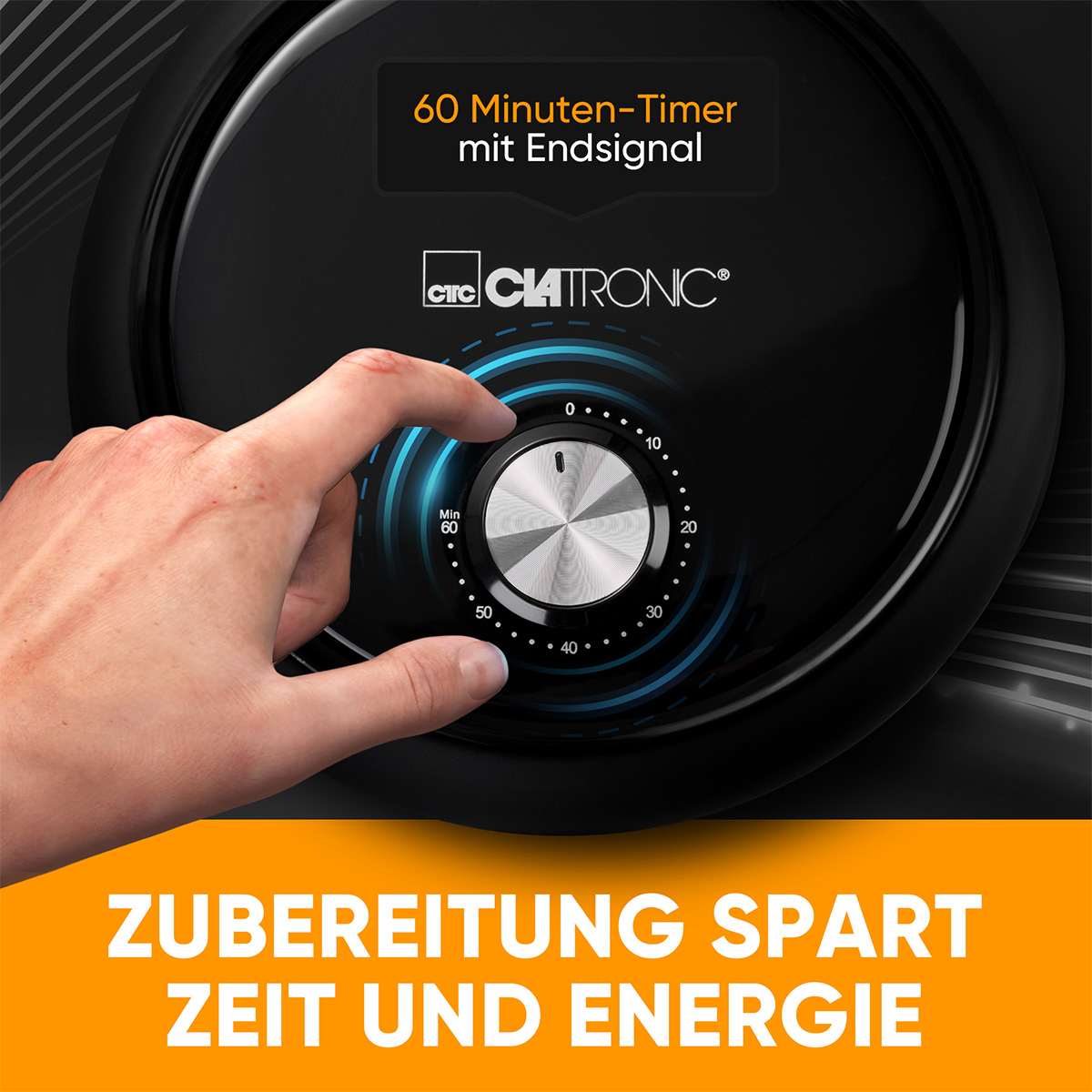 Hand dreht einen Timer-Knopf an einem schwarzen Küchengerät mit dem Text 'ZUBEREITUNG SPART ZEIT UND ENERGIE'.