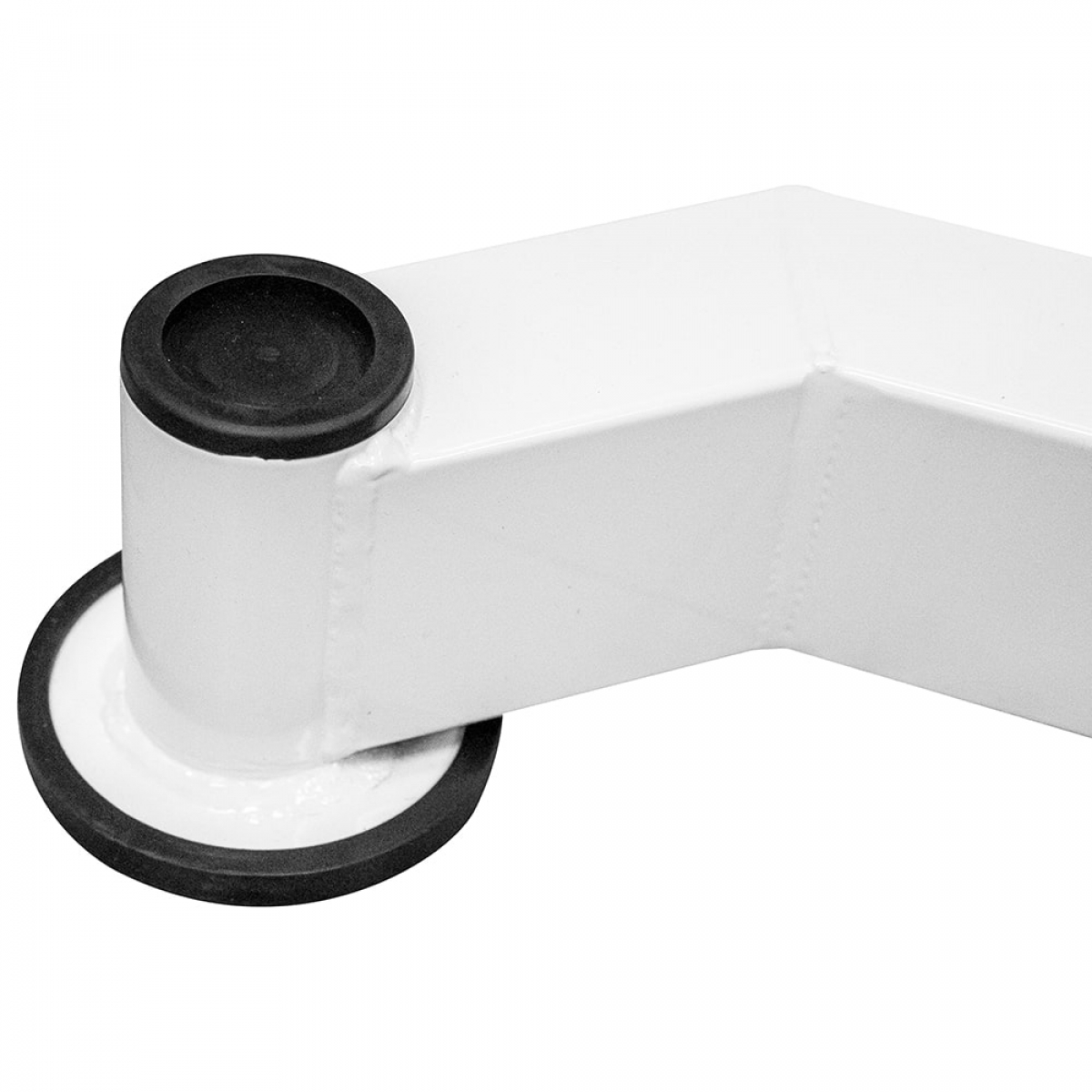 Close-up van een witte metalen basis met een zwarte rubberen voet, witte achtergrond.
