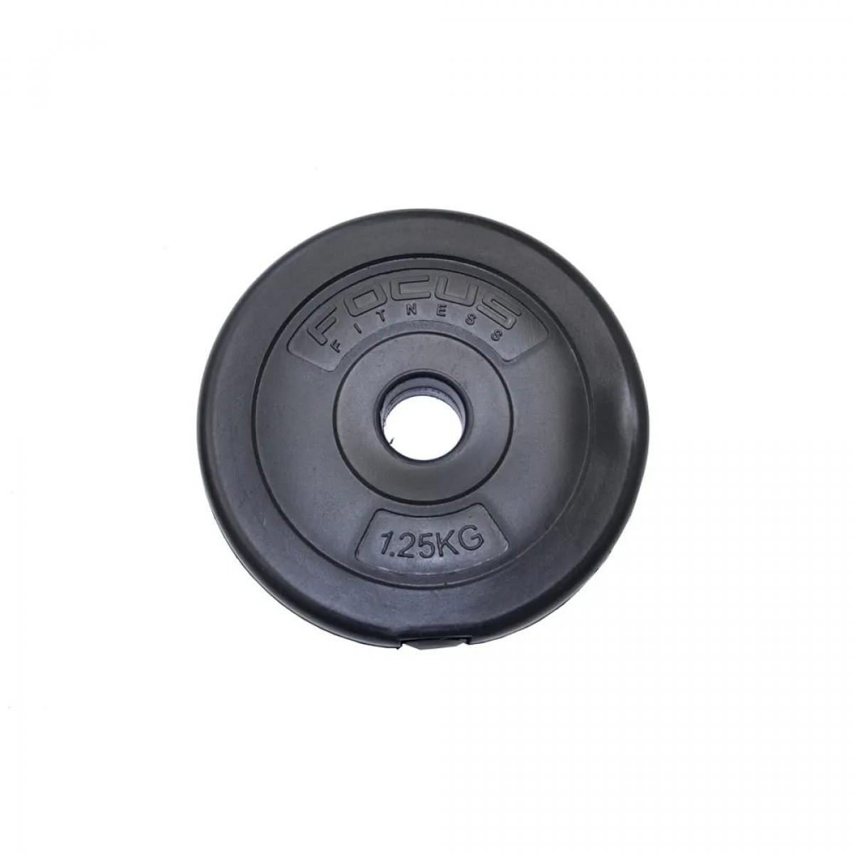Zwarte halterschijf met FOCUS FITNESS en 1,25KG erop gedrukt. Witte achtergrond.