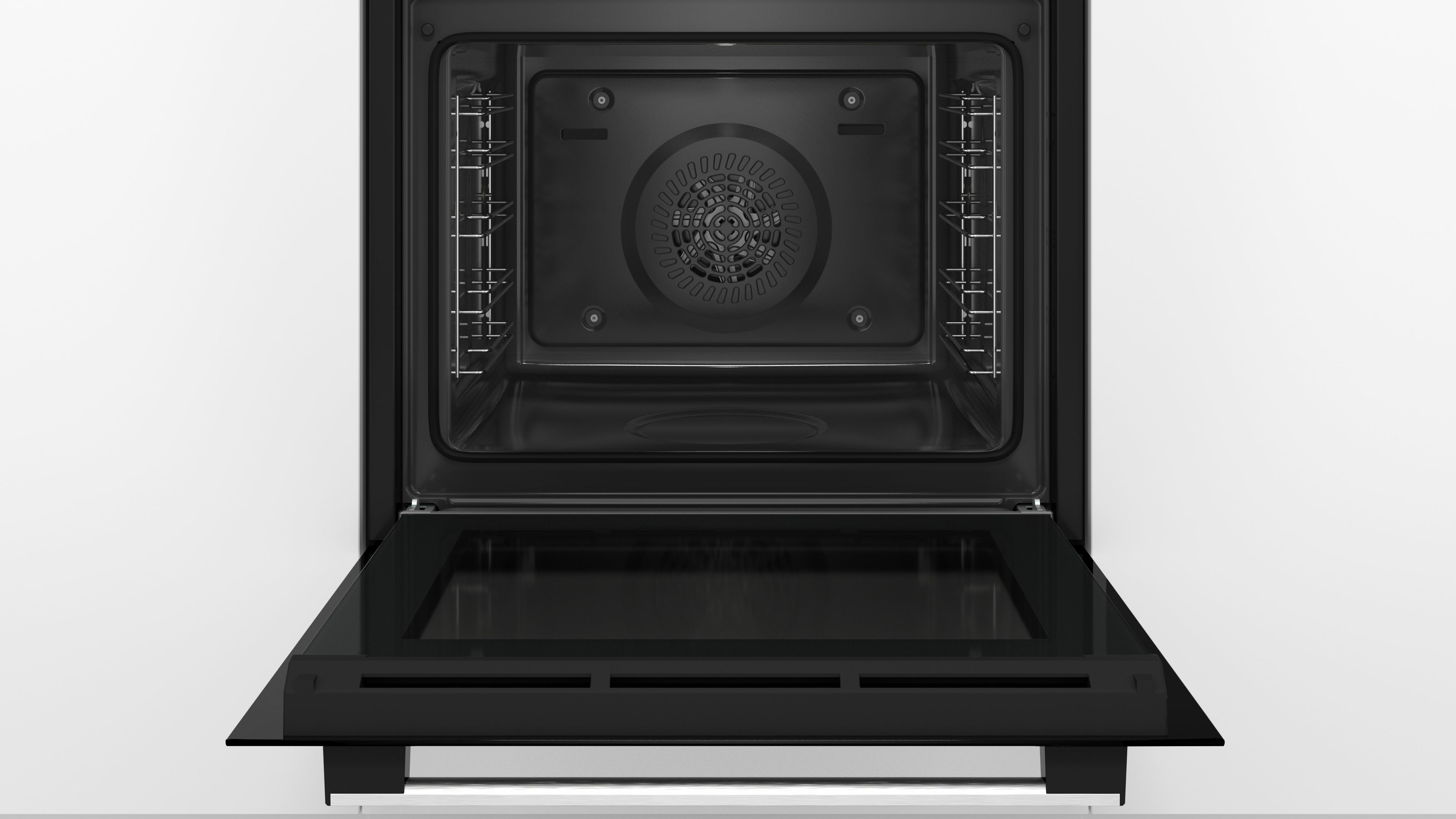Un interno forno aperto che mostra le griglie e lo spazio vuoto all'interno.