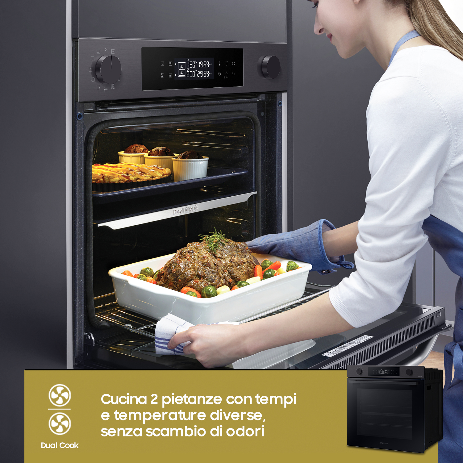 Una donna estrae una teglia da un forno aperto. Testo: Cuocere 2 piatti con tempi e temperature diversi.