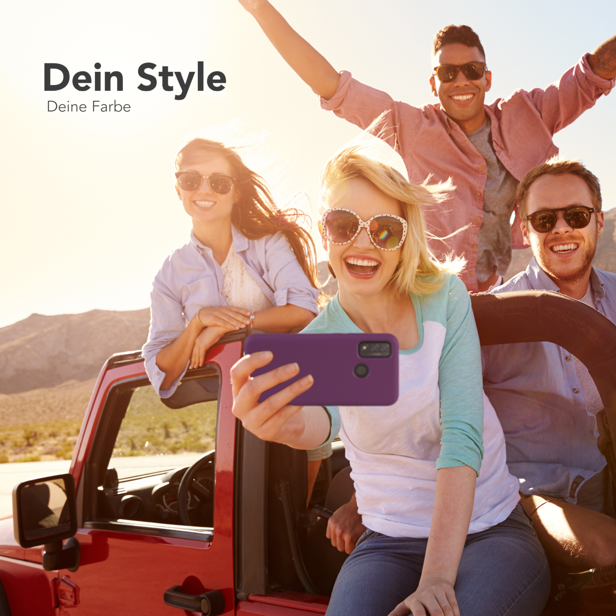Freunde machen Selfie in rotem Jeep unter Sonne; glücklicher Moment.