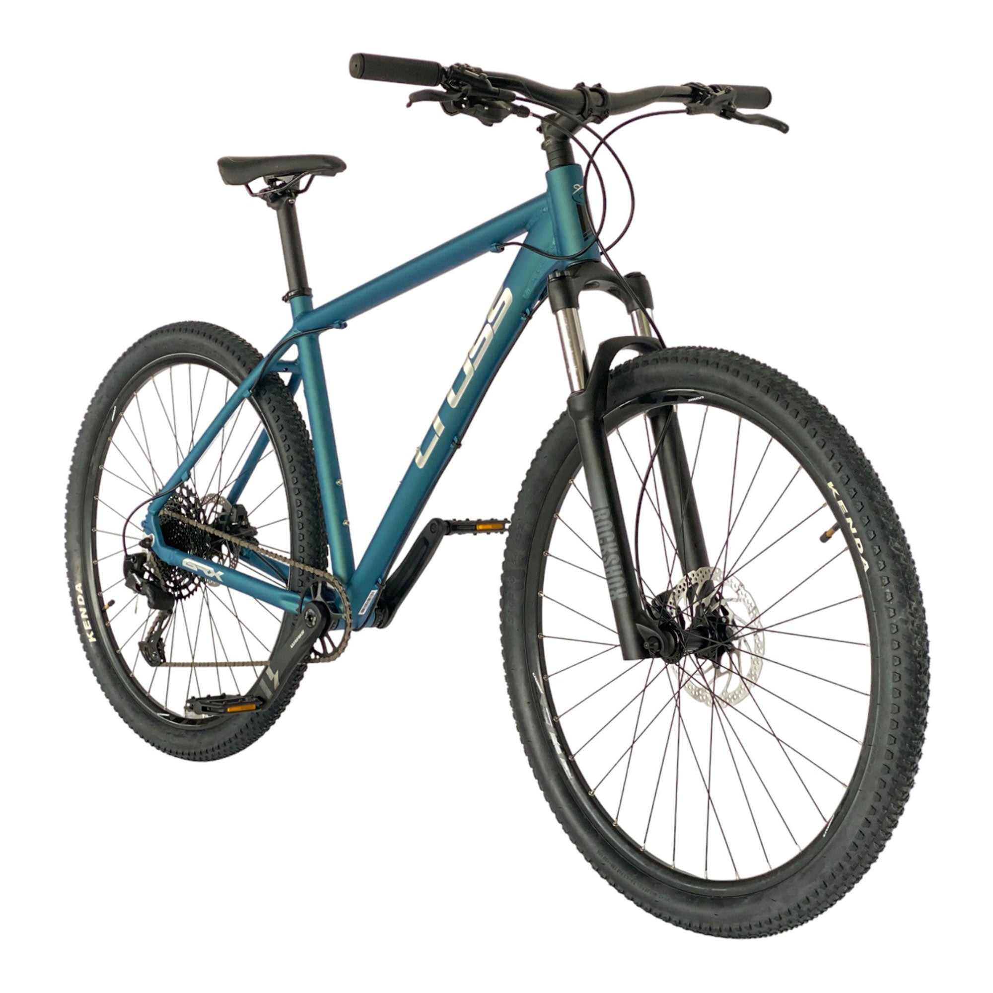 Türkisfarbenes Mountainbike auf weißem Hintergrund. Schwarze Reifen, Sattel und Lenker. Marke CROSS.