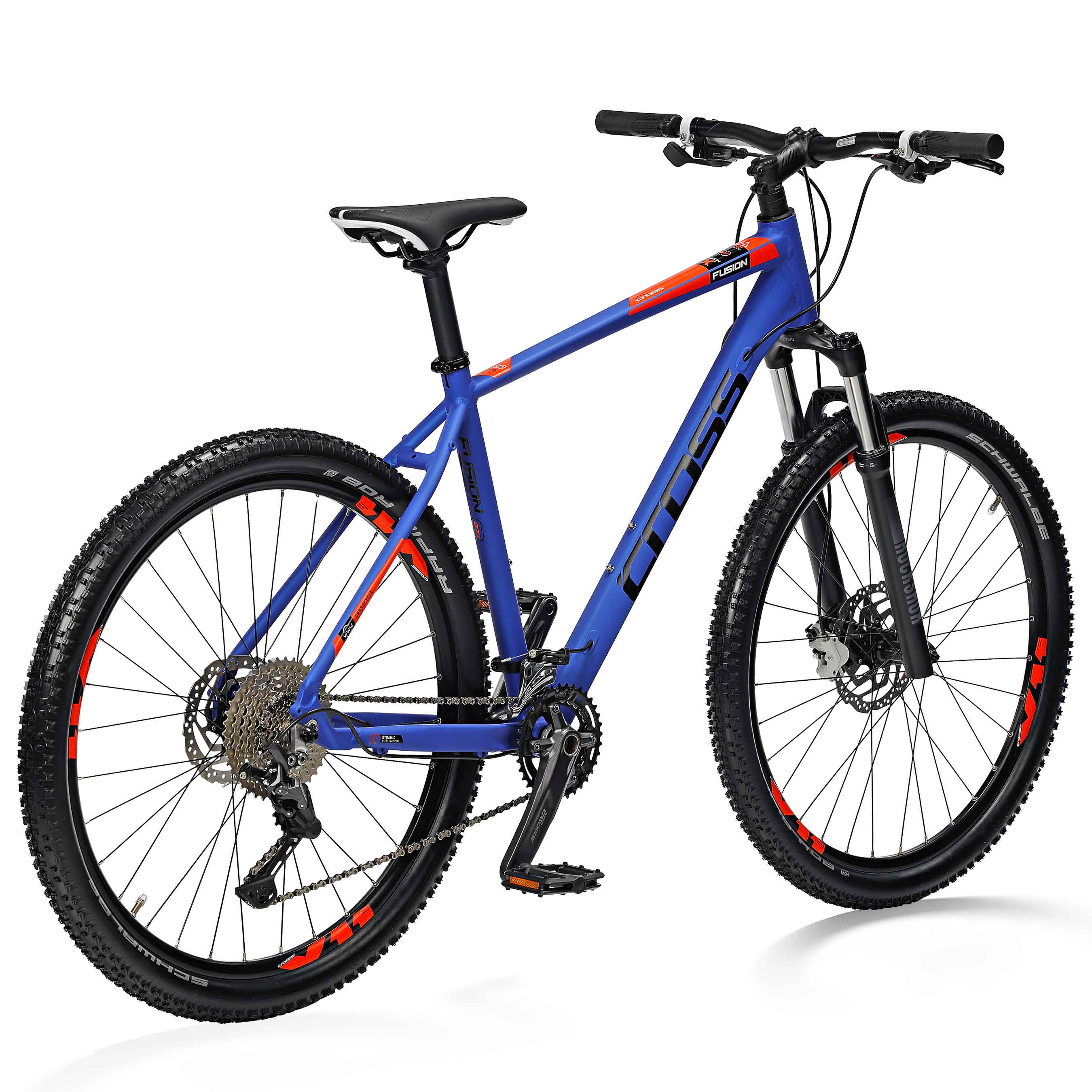 Blaues Mountainbike mit roten Akzenten, schwarzen Reifen und Scheibenbremsen auf weißem Grund.